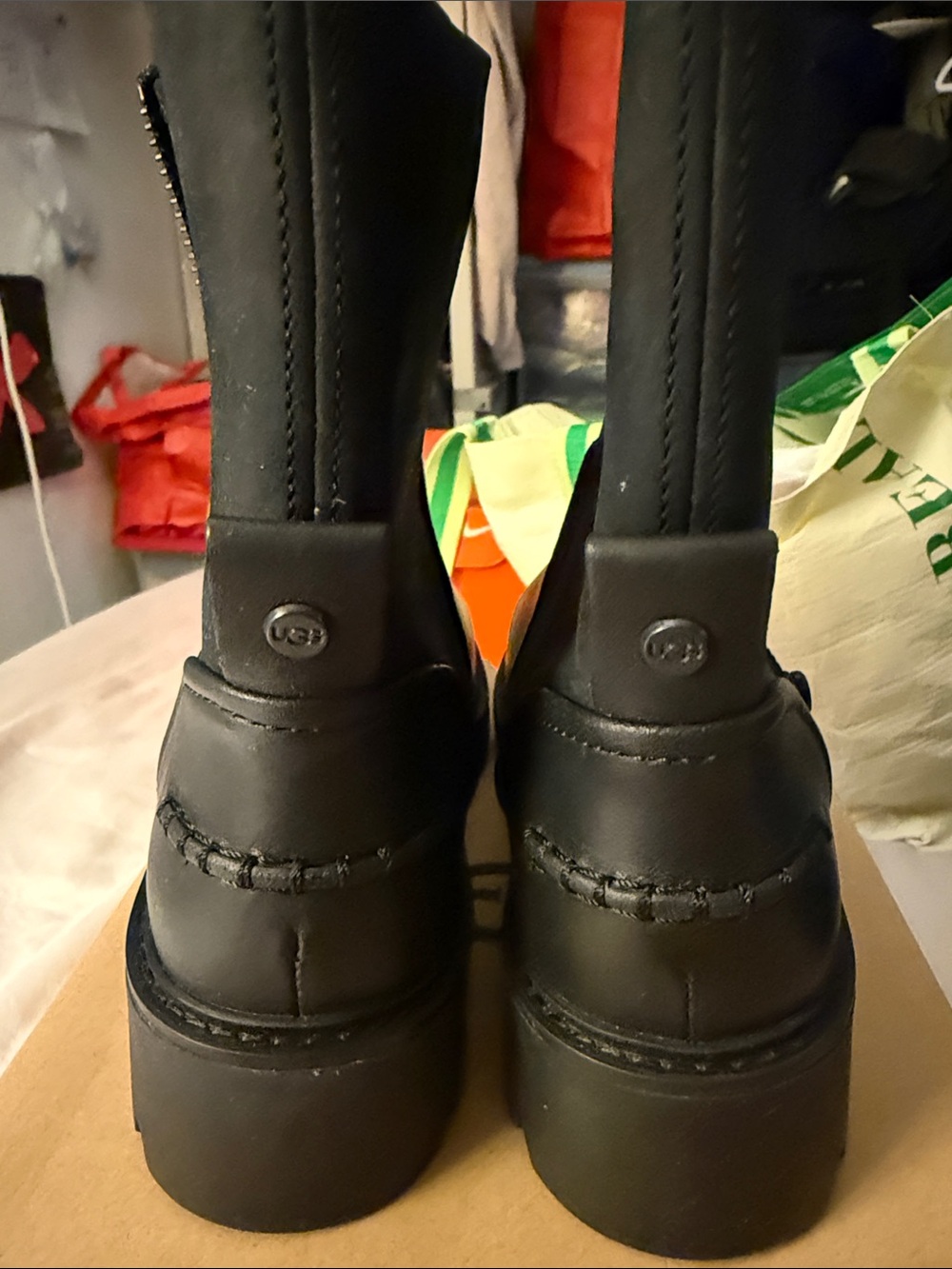 Ugg - Picture 3 of 7